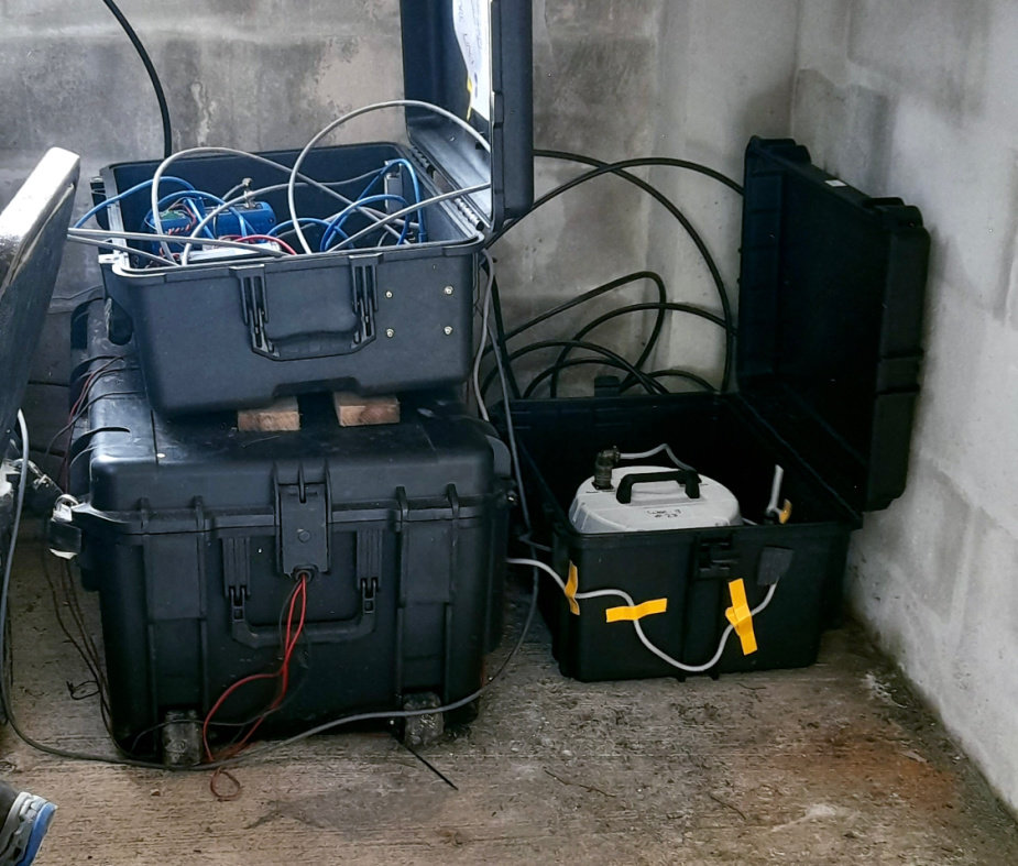 The Wee-g sensor installed inside the rangers hut at the Mirador (viewing platform).