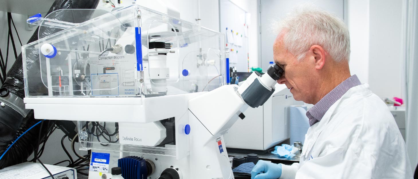 Man using lab equipment 
